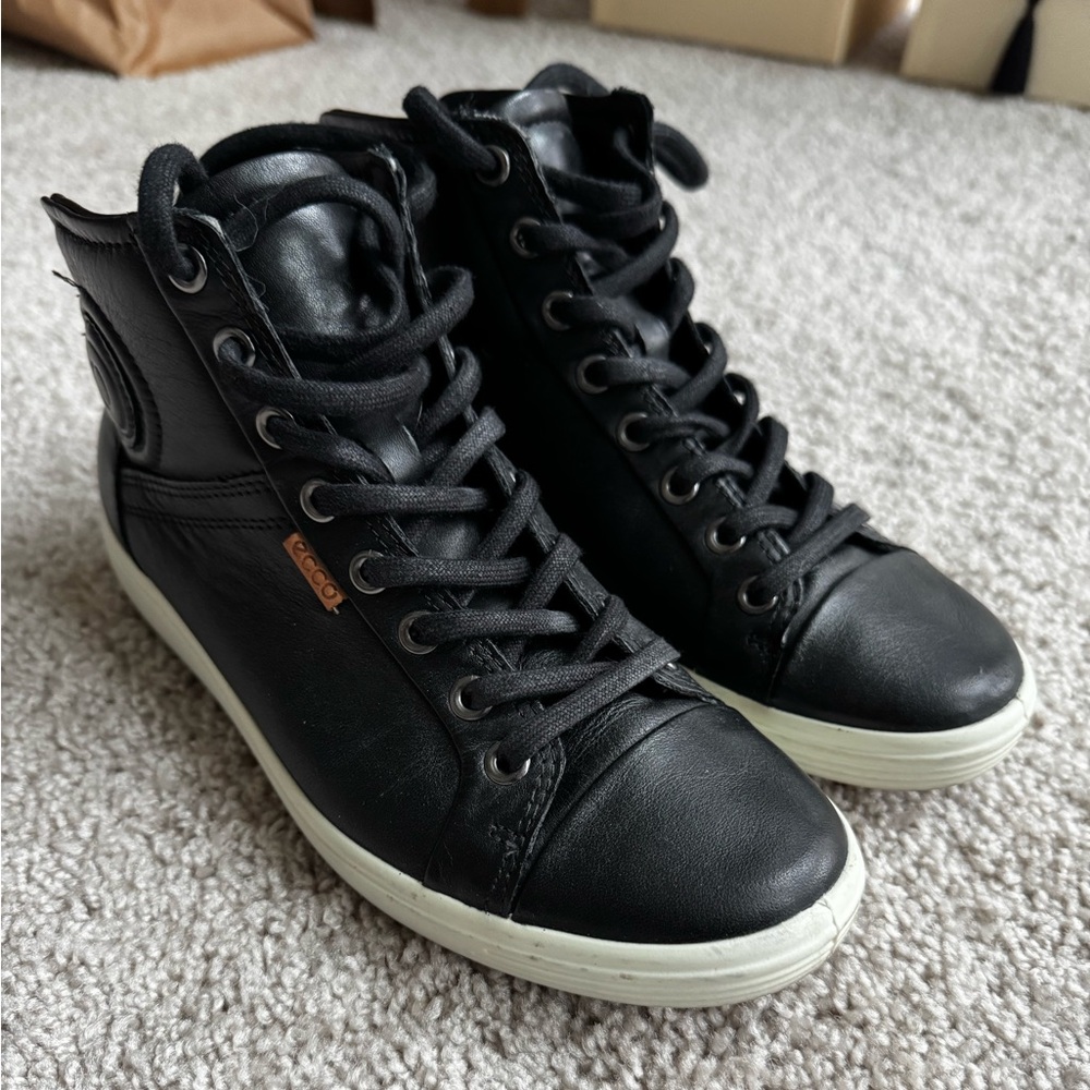 Ecco Women’s Black Leather High-Top Sneakers, EU36